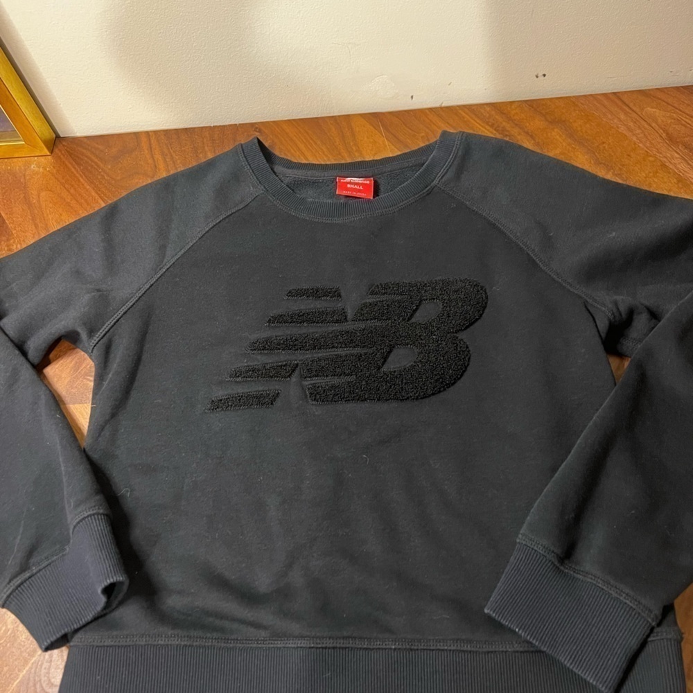 New Balance crewneck logo sweatshirt